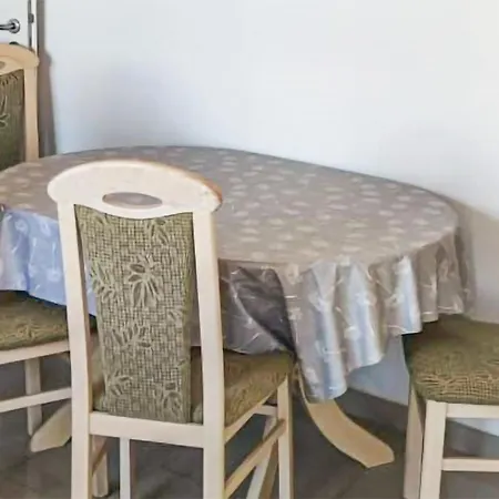 2 Bedroom Cozy In Krakow Am Krakow am See